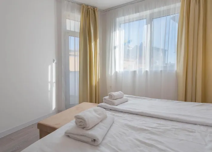 White Elegance Center