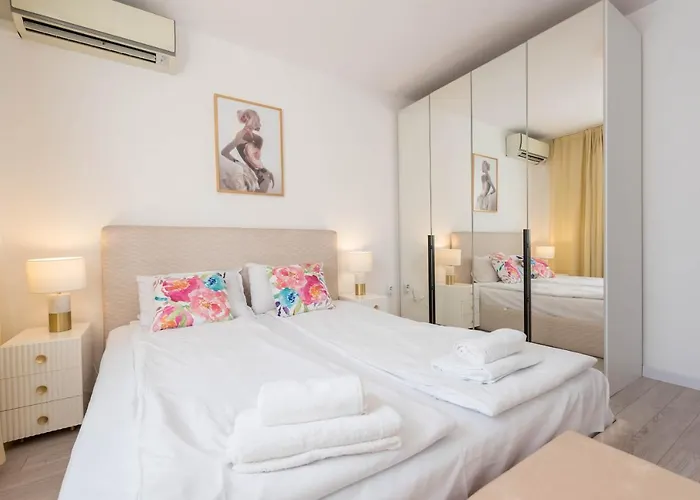 White Elegance Center *