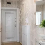 White Elegance Center * Warna