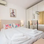 White Elegance Center *