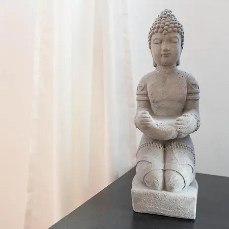 White Elegance Center 아파트 바르나